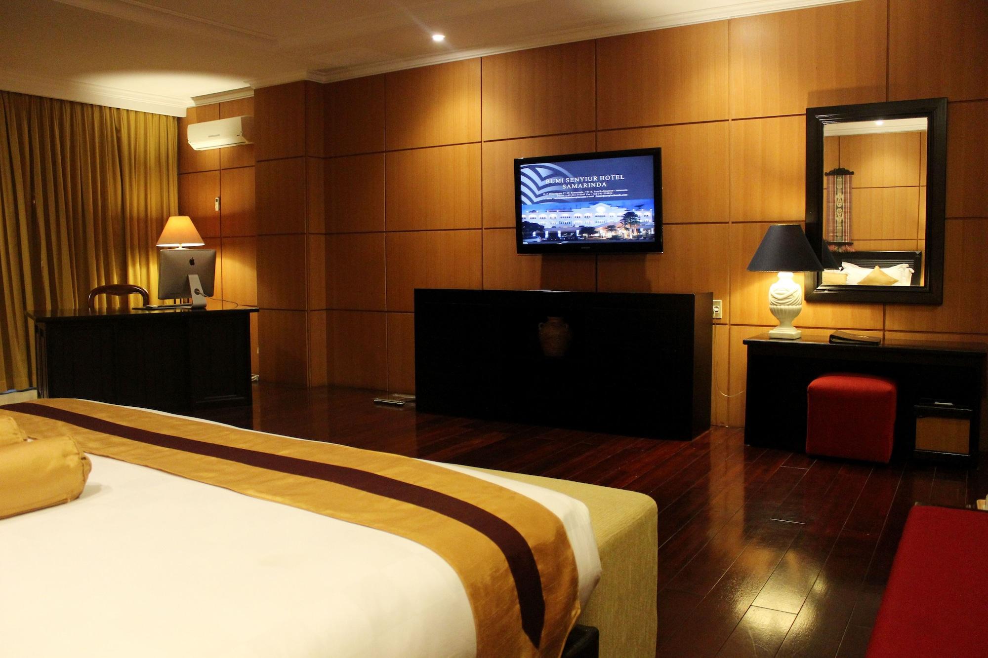 Bumi Senyiur Hotel Samarinda Exterior foto